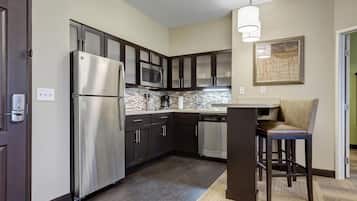 Fridge, microwave, stovetop, dishwasher