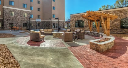 Great for Business Travelers! Comfortable Suite in St. Louis | Shared Pool On-Site + BBQ Area