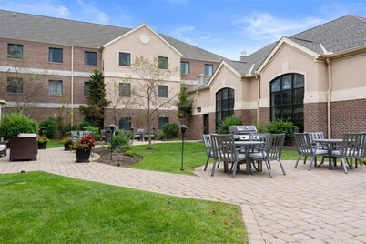 Great for Business Travelers! Relaxing Suite Near Cleveland | Shared Indoor Pool + FREE Breakfast