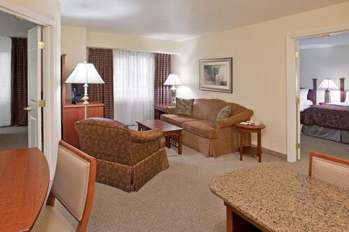 Great for Business Travelers! Relaxing Suite Near Cleveland | Shared Indoor Pool + FREE Breakfast
