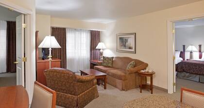Great for Business Travelers! Relaxing Suite Near Cleveland | Shared Indoor Pool + FREE Breakfast