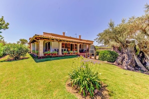 Exterior - 3 bedroom villa, with private pool and BBQ, Pollensa (Pollensa)