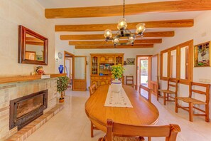Dining - 3 bedroom villa, with private pool and BBQ, Pollensa (Pollensa)