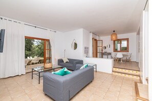 TV, DVD player - 3 bedroom villa, with private pool and barbecue, Arta (Arta)