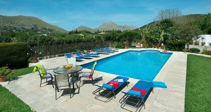 Villa Tomeu Seguinot 5 bedroom villa with private pool and BBQ, Puerto Pollensa