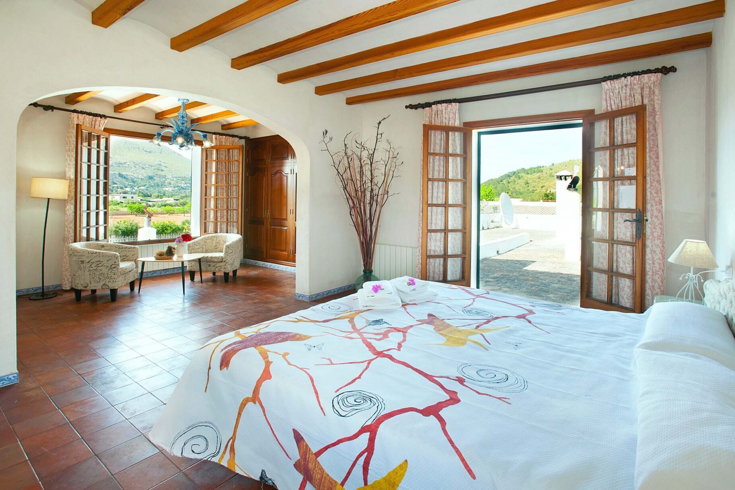 5 chambres, coffres-forts dans les chambres, fer et planche à repasser