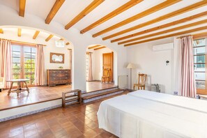 Unclassified image, 4 of 42, button