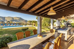 Unclassified image, 2 of 42, button