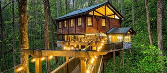 Sleep 6 | King Bed | HotTub | FirePit | Pool | BBQ