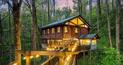 Sleep 6 | King Bed | HotTub | FirePit | Pool | BBQ