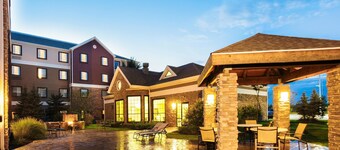 Enjoy a relaxing stay in Maumee | King Suite Near Bowling Green State University