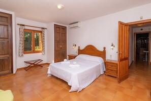 4 Schlafzimmer, Zimmersafe, Bügeleisen/Bügelbrett, kostenloses WLAN