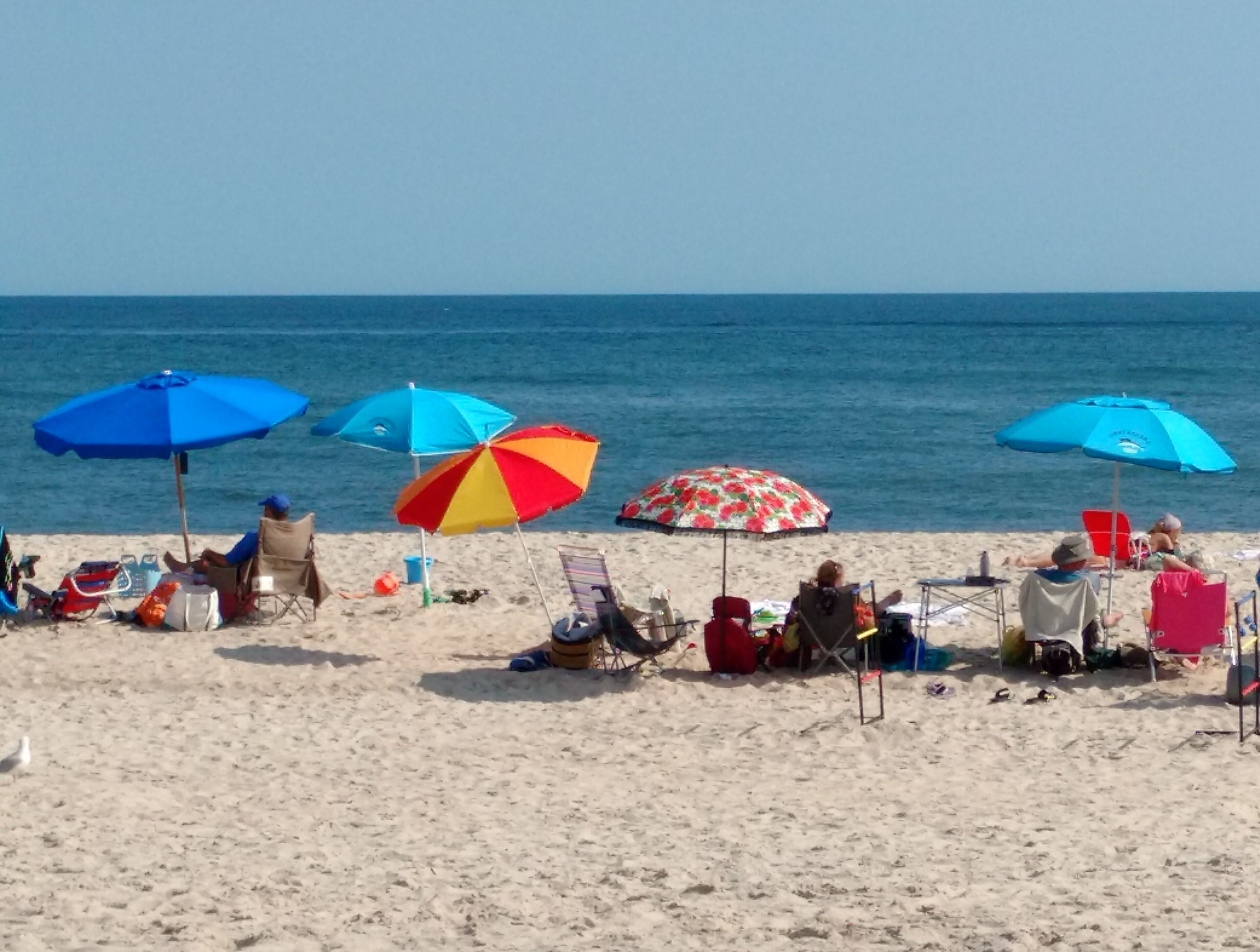 Oceanfront/Pool/Bikes/Parking/Location! Location! Great Energy, Great Vibe!