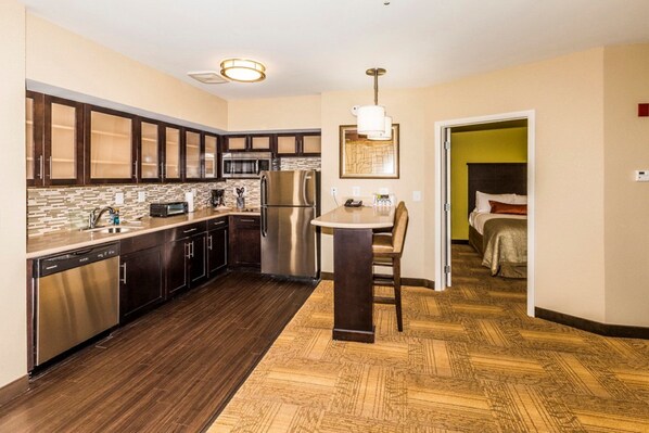 Refrigerador, microondas, parrilla de estufa y lavavajillas 