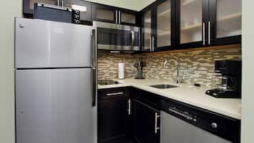 Fridge, microwave, stovetop, dishwasher