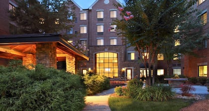 Great Value! Cozy 2 Bedroom Suite in Mclean | Free Breakfast + 24h Business Center