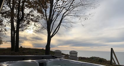 âRed Cottageâ Manistee Lake Michigan Beach house w/new stairs to private beach