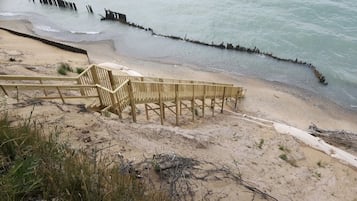Una spiaggia nelle vicinanze