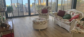 Lake Michigan Beach home, sandy beach, Brand  new hot tub Feb 2026.