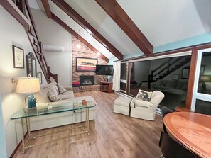 Smart-tv en een open haard