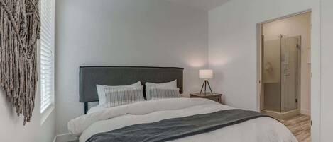 4 bedrooms, WiFi (free), bed sheets