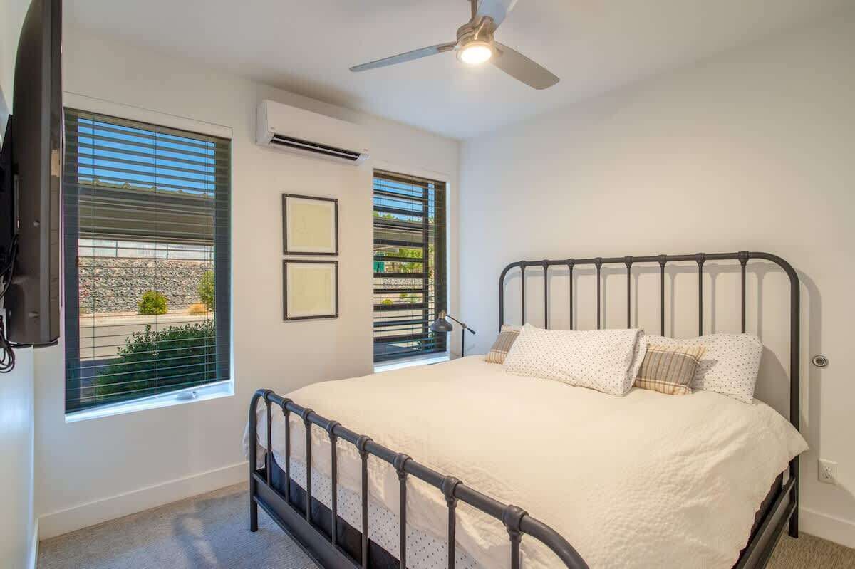 4 bedrooms, WiFi (free), bed sheets