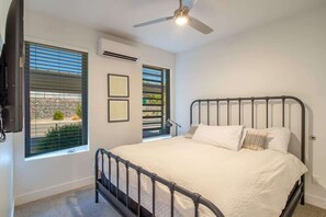 4 bedrooms, WiFi (free), bed sheets - Pool View | Bunk Beds | Fast Internet | Loft 32 (Saint George)