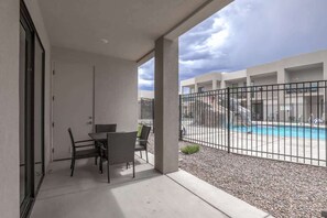 Outdoor dining - Pool View | Bunk Beds | Fast Internet | Loft 32 (Saint George)