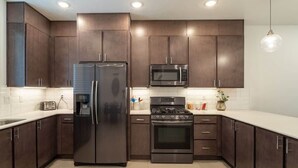 Private kitchen - Pool View | Bunk Beds | Fast Internet | Loft 32 (Saint George)