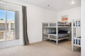 4 bedrooms, free WiFi, bed sheets