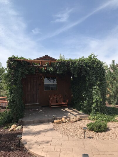 Tiny Home Cabin - Central to National Parks - ATV Trailer Parking Available!