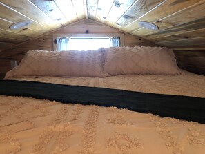 Iron/ironing board, travel cot, free WiFi, bed sheets