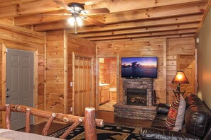 Televisión y chimenea 