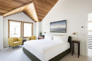 5 bedrooms, iron/ironing board, Internet, bed sheets