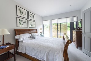 1 bedroom, internet, bed sheets