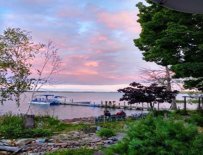 Wilson Klub - Cabin on Waterfront Property