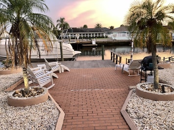 Welcome to Mermaid’s Cove!🧜🏻♀️🌊 On a direct canal to the Gulf for your boating fun!