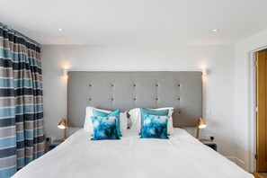 4 slaapkamers, een strijkplank/strijkijzer, wifi, beddengoed