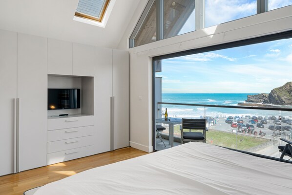 4 habitaciones, tabla de planchar con plancha, wifi y ropa de cama 