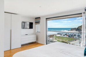 4 habitaciones, tabla de planchar con plancha, wifi y ropa de cama 