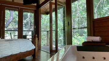 Luxury Cabin | Egyptian cotton sheets, premium bedding, free WiFi