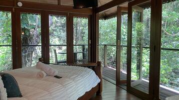 Luxury Cabin | Egyptian cotton sheets, premium bedding, free WiFi
