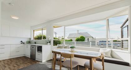 Sunny Little Gem on the Flat