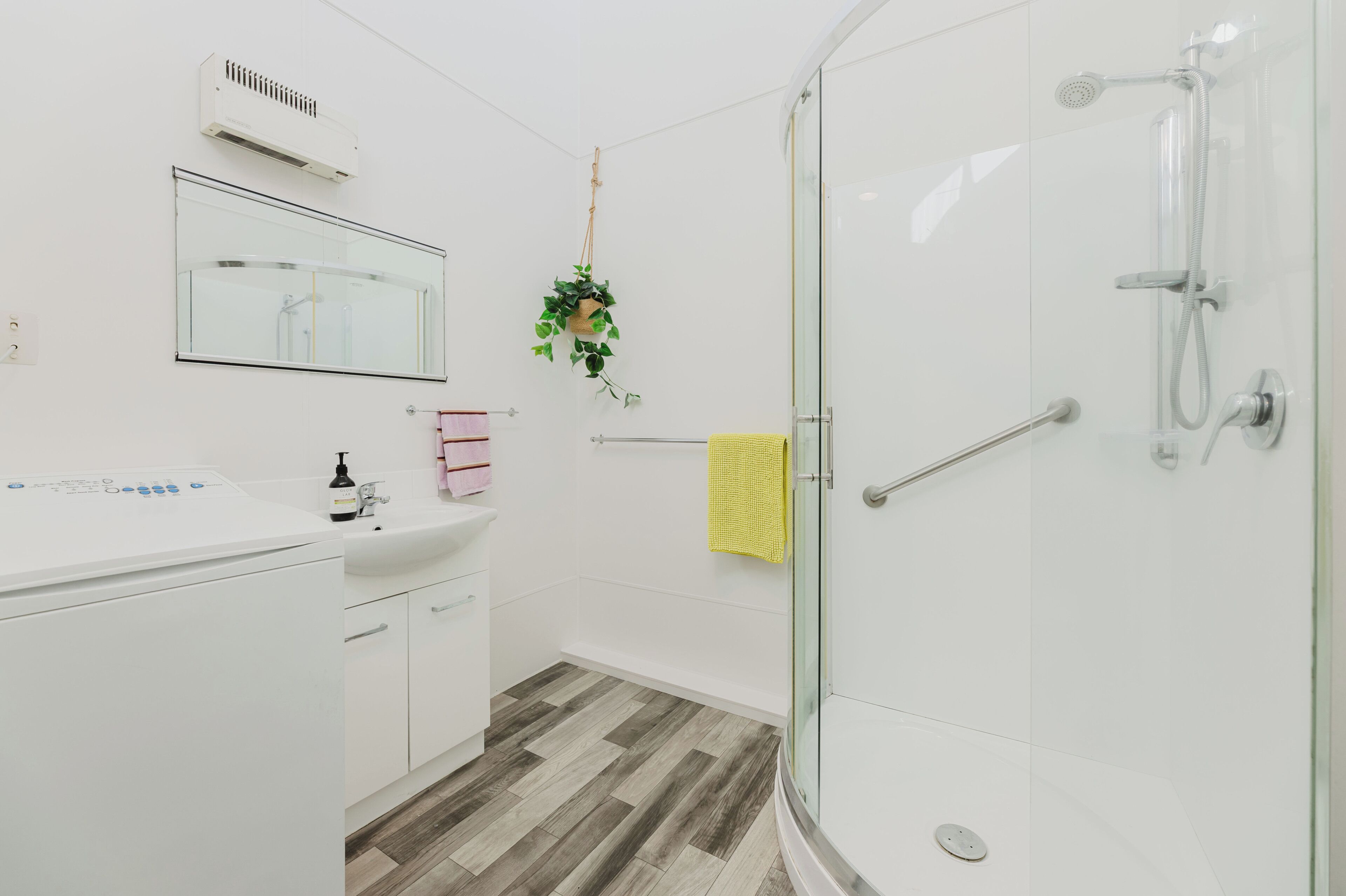 Shower, towels