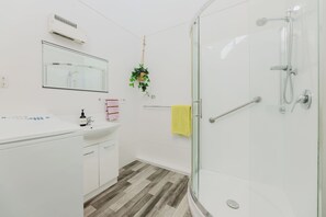 Douche, serviettes fournies