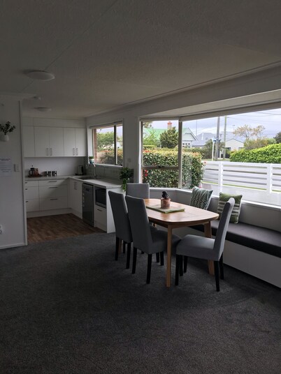 Sunny Little Gem on the Flat