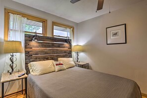 3 bedrooms, iron/ironing board, Internet, bed sheets - Rapid City Home - Walk to Canyon Lake Park (Rapid City)