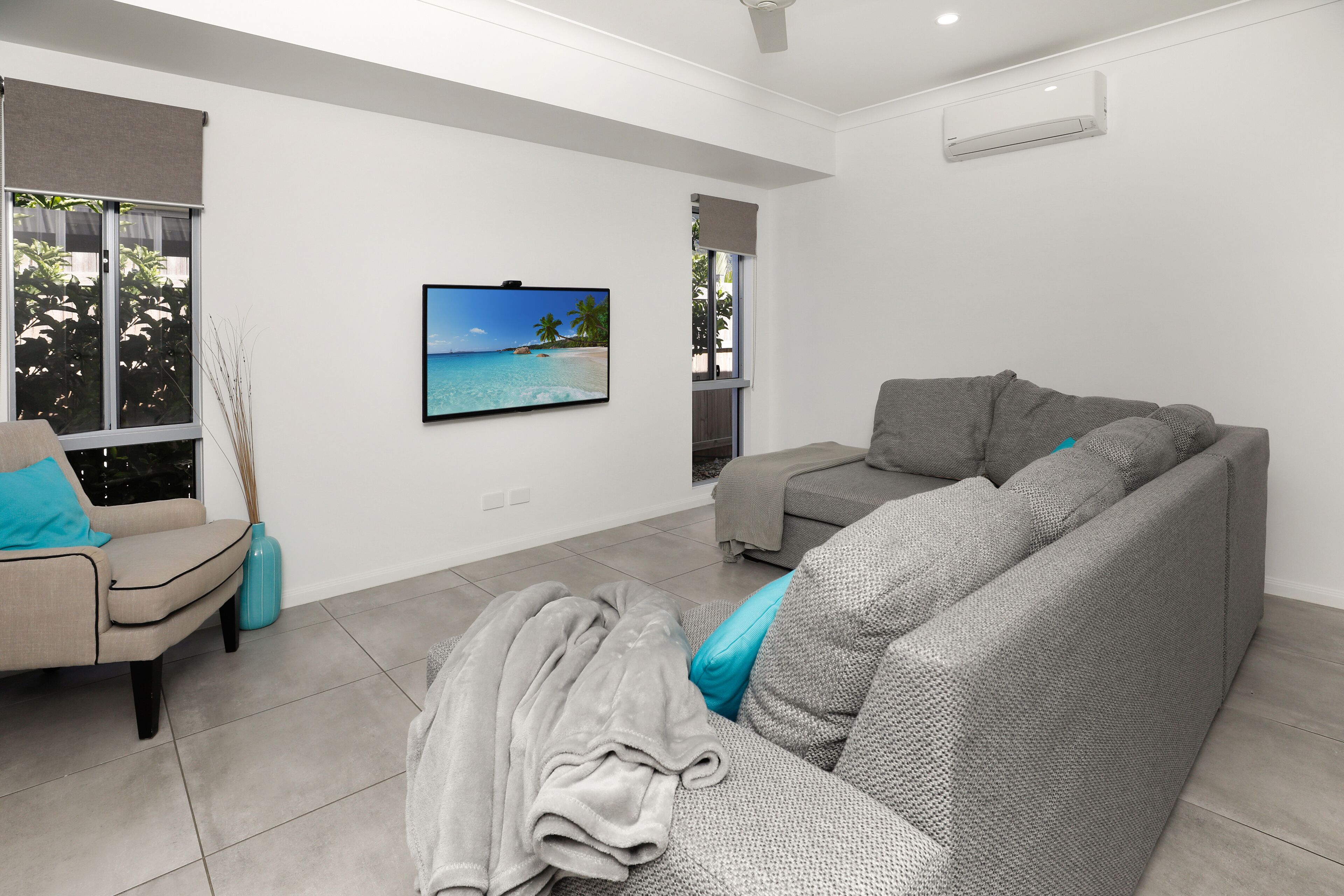 32c continuously heated pool 300m to beach Seaside@PalmCove — image 3