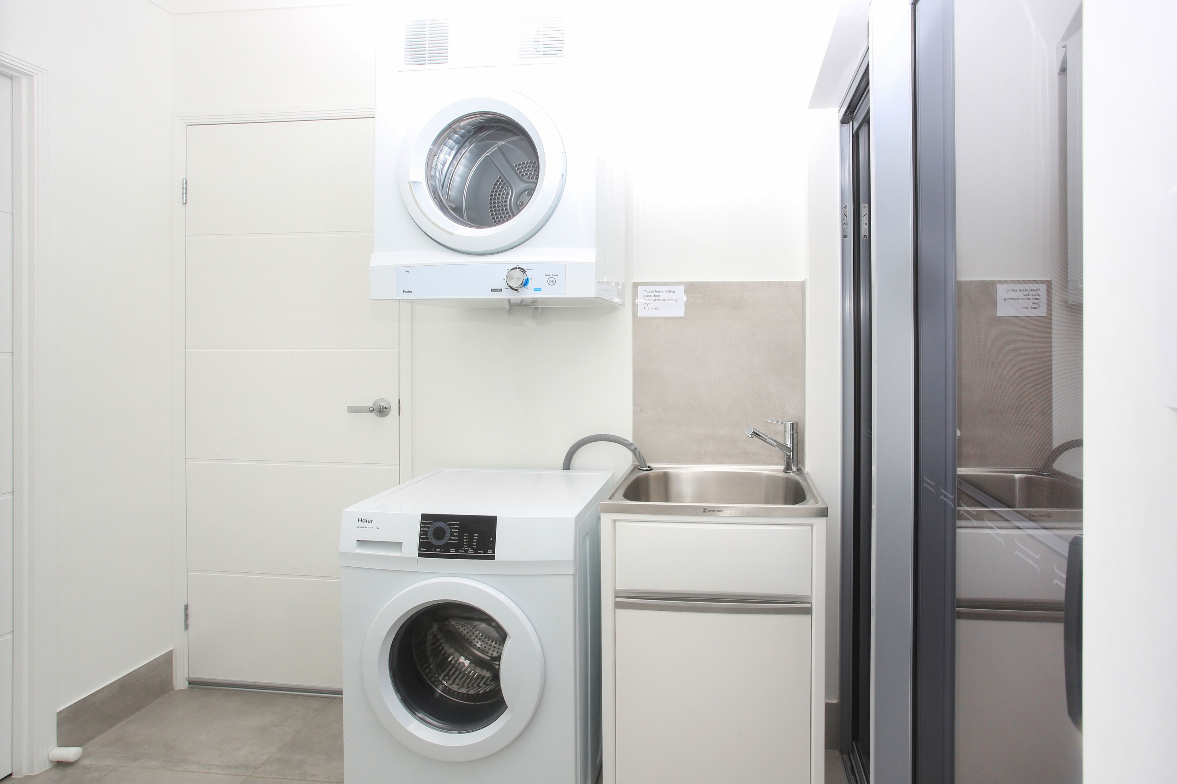 32c continuously heated pool 300m to beach Seaside@PalmCove — image 5