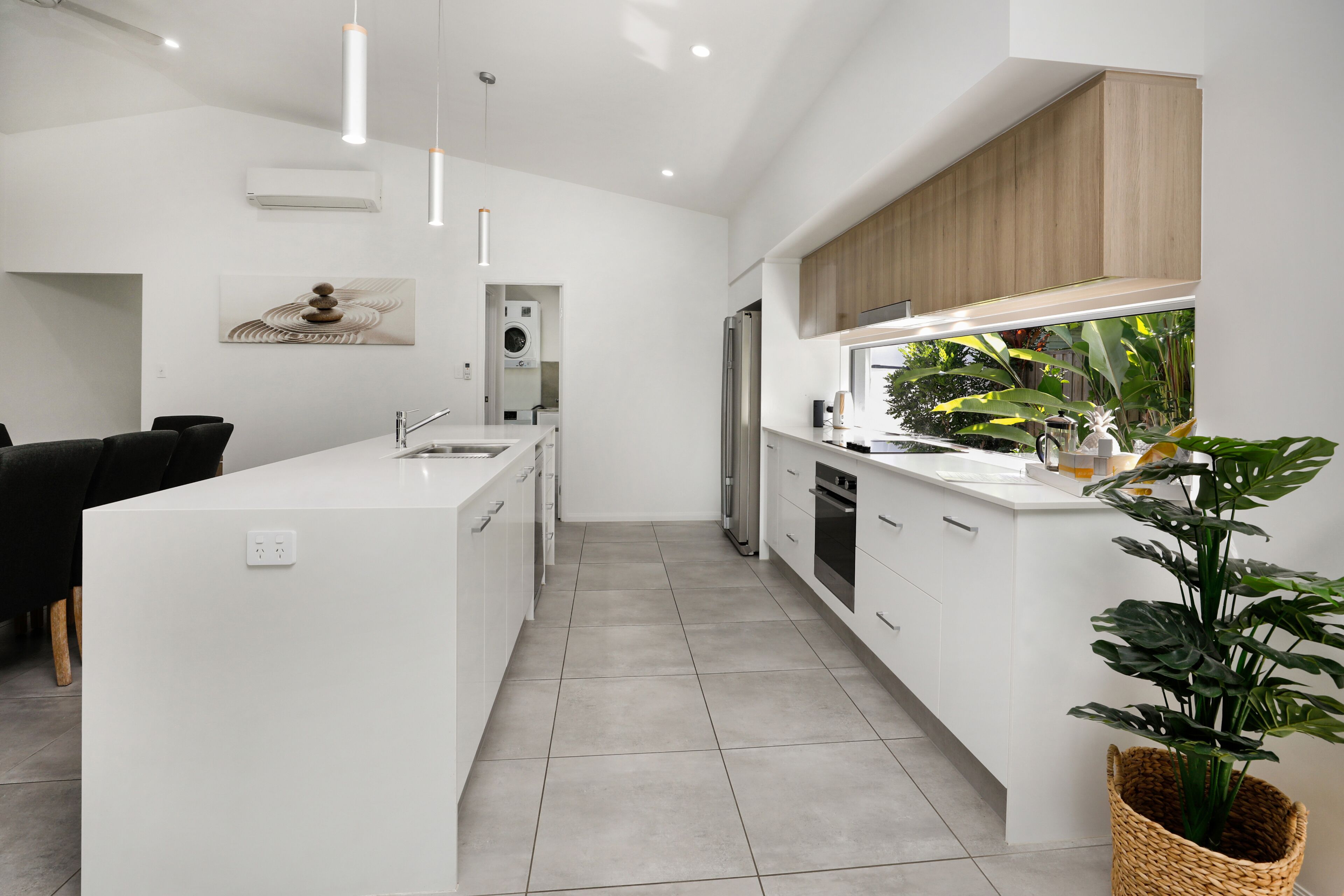 32c continuously heated pool 300m to beach Seaside@PalmCove — image 27